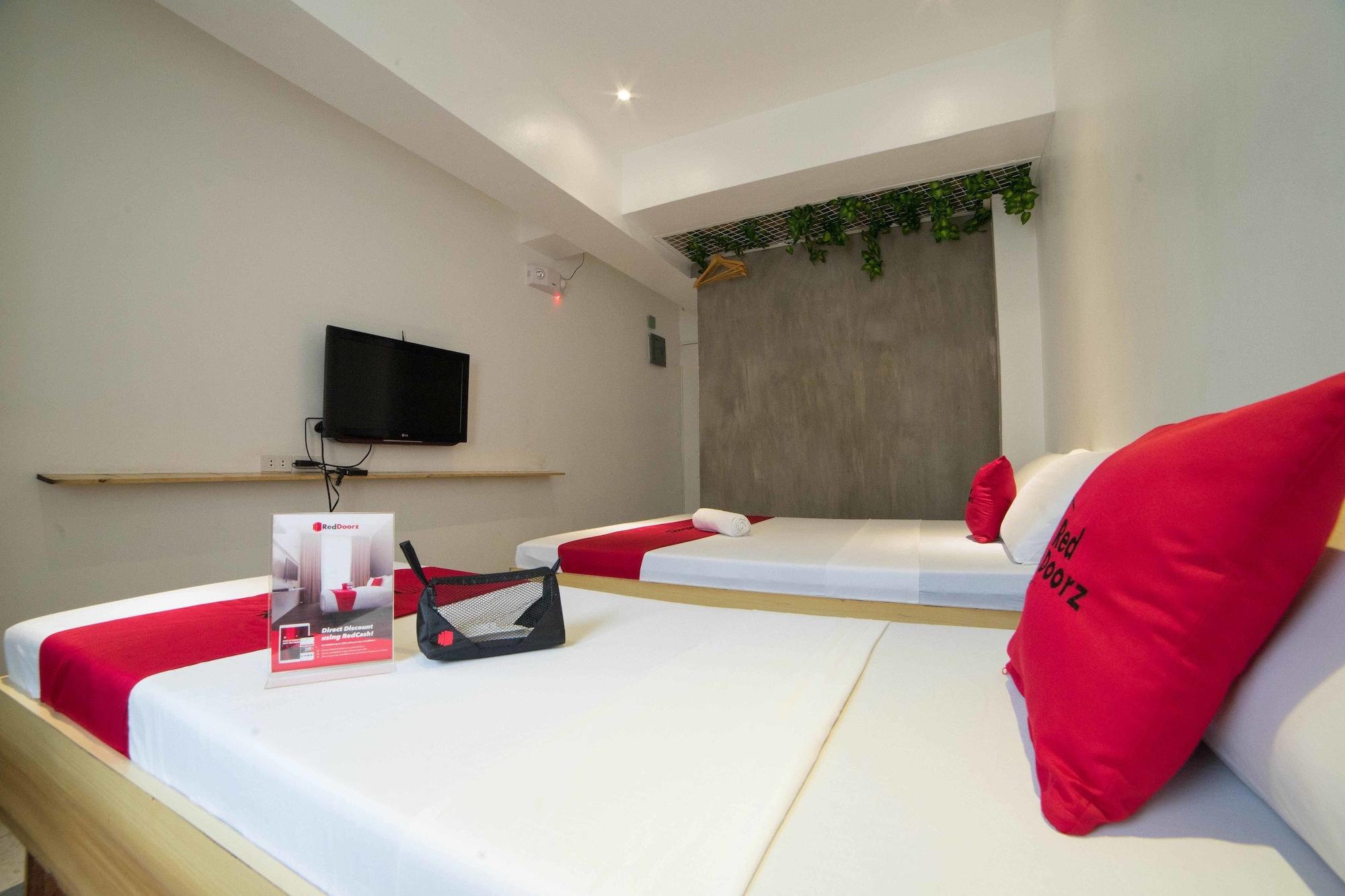 Reddoorz Plus @ Boni Avenue Mandaluyong Екстериор снимка