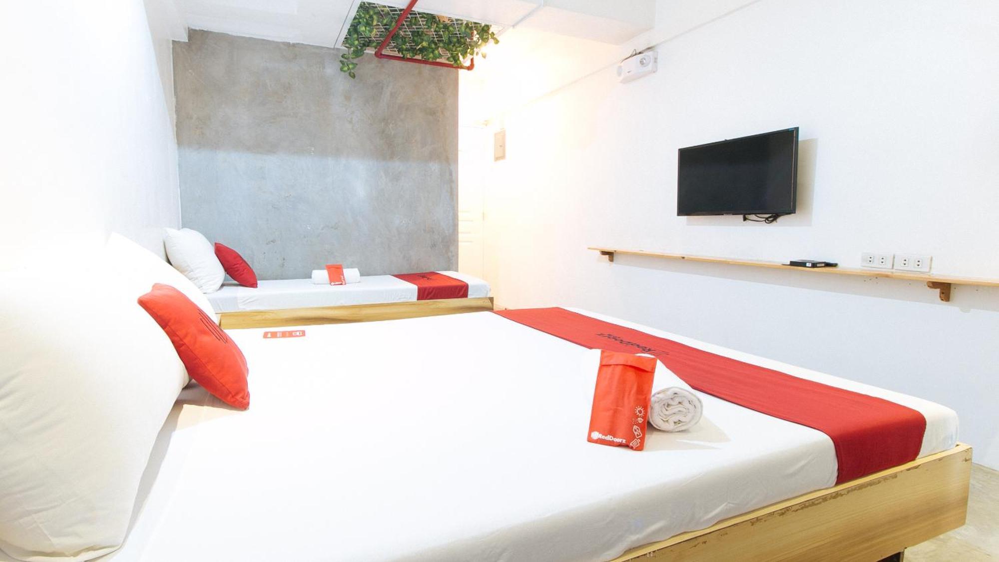 Reddoorz Plus @ Boni Avenue Mandaluyong Екстериор снимка